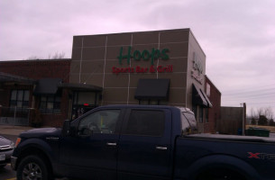 Hoops Sports Grill outside