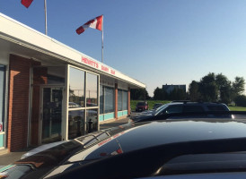 Hewitts Dairy outside
