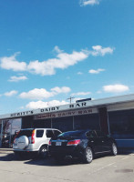 Hewitts Dairy outside