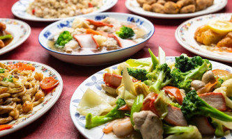 Peking Chinese Foods food