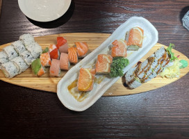 Manna Sushi food