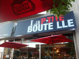 La P'tite Bouteille outside