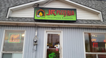 J&r Pizzeria Exterior