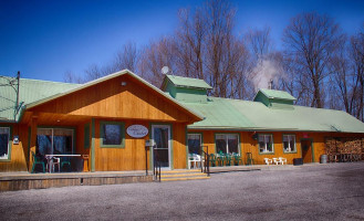 Cabane à Sucre Chabot Enr outside