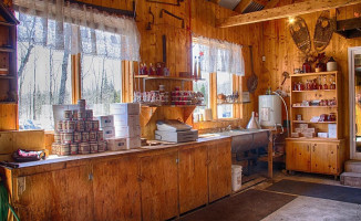 Cabane à Sucre Chabot Enr inside