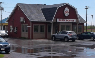 Bakin' Donuts outside