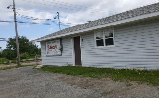 Ropek's Bakery outside