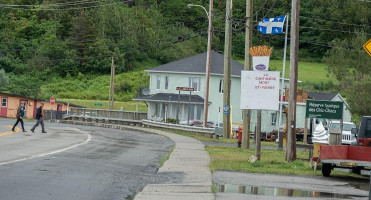 La Cantinière De Mont-saint Pierre outside