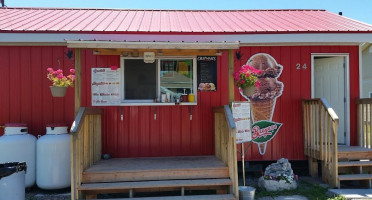 The Voyageur Chipstand outside