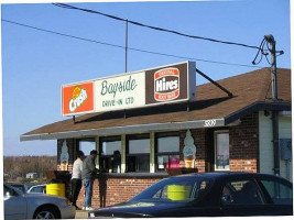 Bayside Ice Cream outside