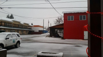 Arrow Lake Tavern outside