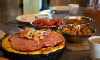 Sucrerie à L'eau D'Érable food