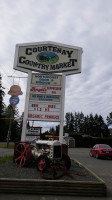 Courtenay Country Market outside