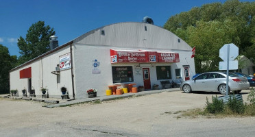 Ye Olde Ice Cream Parlor outside