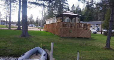 Manoir Du Lac Caché outside