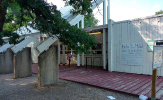 The Barefoot Cafe outside