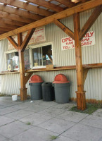 Nicky's Chip Stand outside