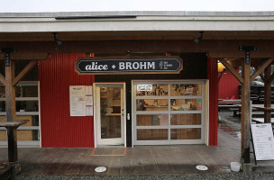 Alice Brohm Ice Cream Co. (garibaldi) outside