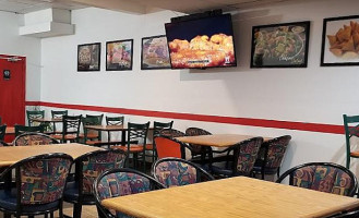 Canadian Pizza Unlimited inside