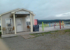 Island Sunset Lobster Sales outside