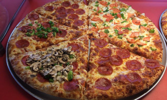 Vito's Pizza food