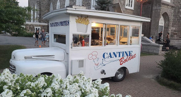 Cantine Bolduc outside