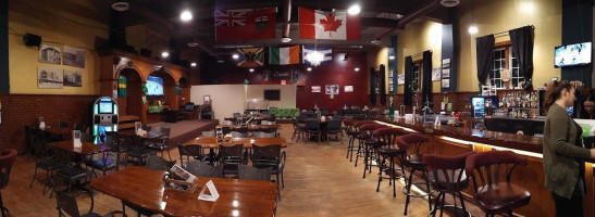 The Whistling Donkey Pub 'n ' Lounge Dentro