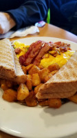 Smitty's Family And Lounge food