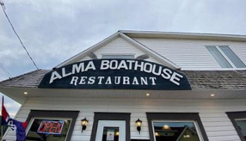 Alma Boathouse outside