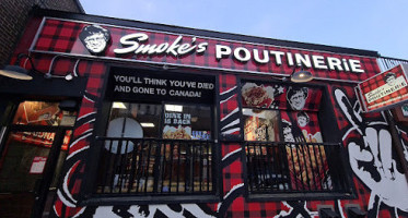 Smoke's Poutinerie outside