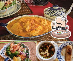 Thum's Kitchen Thai Cuisine food