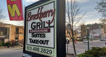 Brockberry Food 2 Go Suites outside