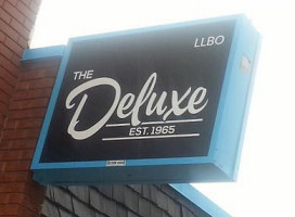 Deluxe logo