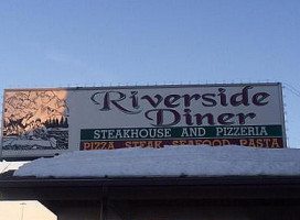 Riverside Diner Lounge outside