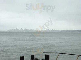 J&r Pizzeria Exterior