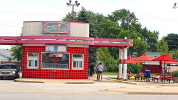 G's Pizza outside