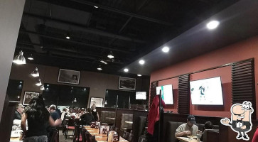 Boston Pizza inside