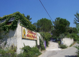 Seaside Seafoods outside