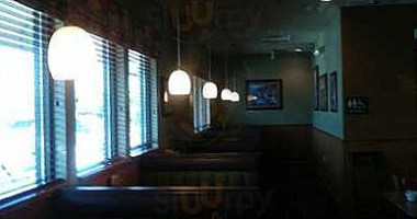 Humpty's Big Plate Diner Oak Bluff inside