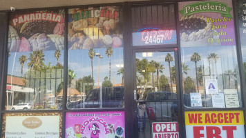 Dairy King & Mini Golf outside