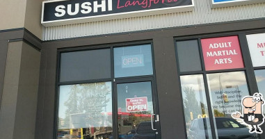 Sushi Langford outside