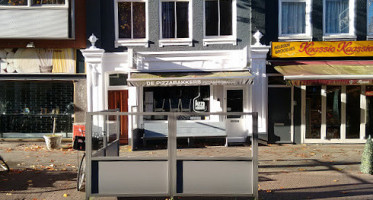 The Adelaide Oyster House outside