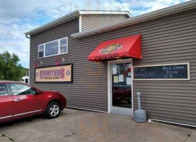 Salty's Fish & Chips outside