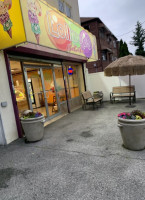 Waffleton outside