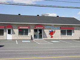 Boston Pizza outside