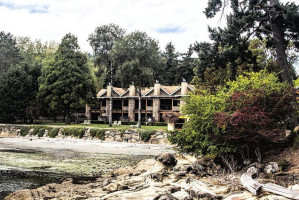 Wood-fired Pizza Patio Exterior