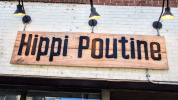 Hippi Poutine outside