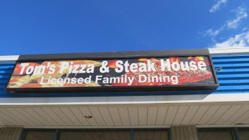 Tom's Pizza & Steakhouse Ltd outside