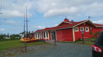 The Captain's Table Exterior