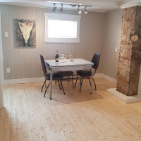 Grates Cove Studios Dentro